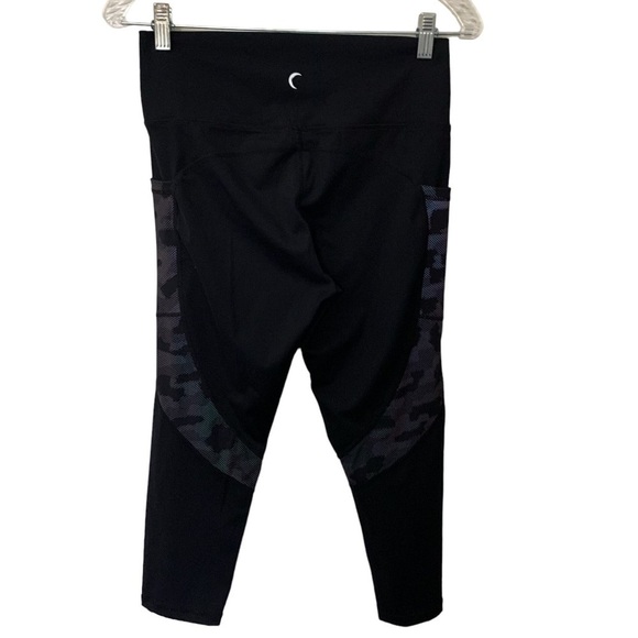 Zyia Black Camo Reflective Pocket Brilliant Capri - Picture 4 of 7